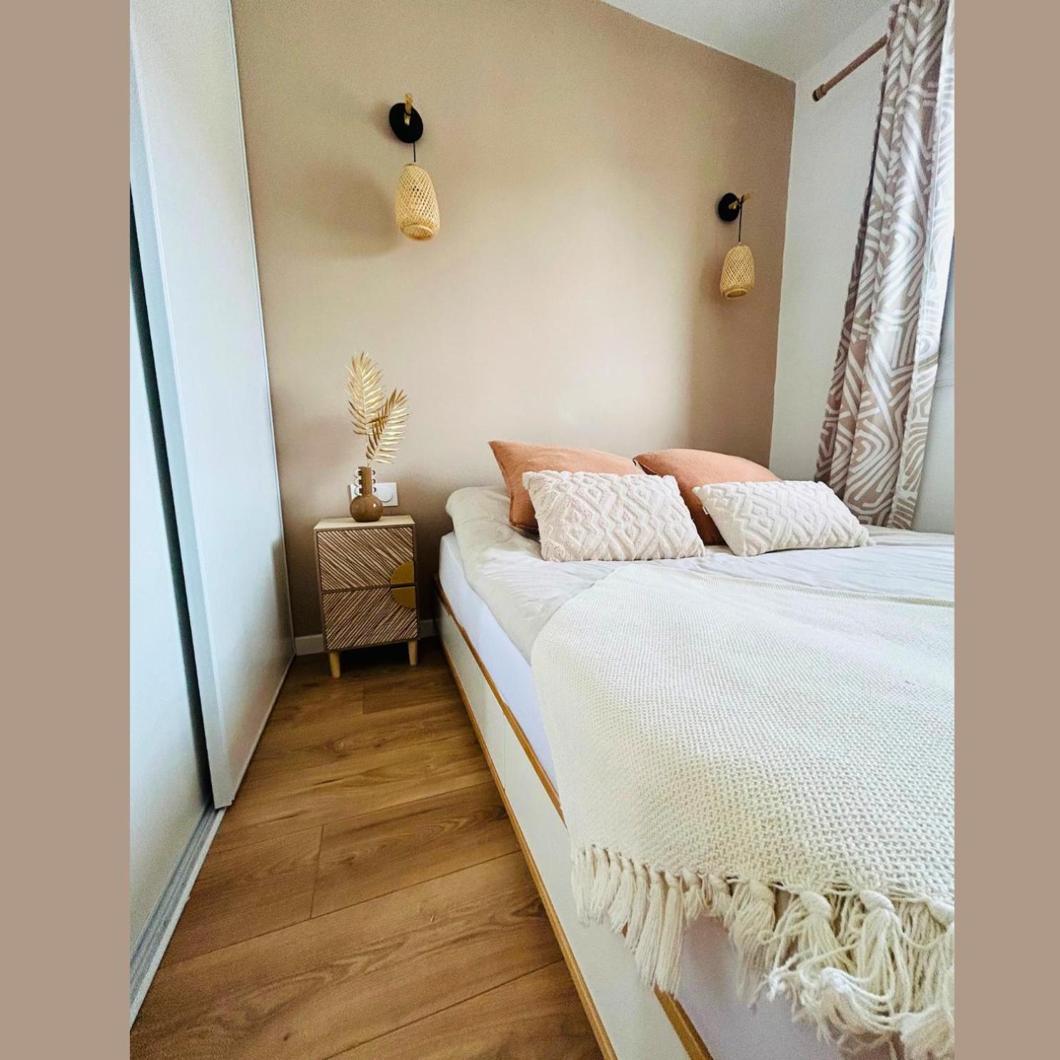 Studio Easy Check-In 8 Mins Disneyland 35 Mins Paris Free Starbucks Coffee Parking Wifi Биси Сен Жорж Екстериор снимка