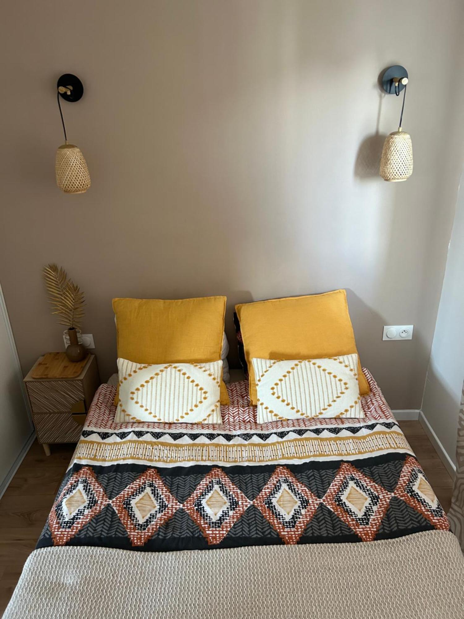 Studio Easy Check-In 8 Mins Disneyland 35 Mins Paris Free Starbucks Coffee Parking Wifi Биси Сен Жорж Екстериор снимка